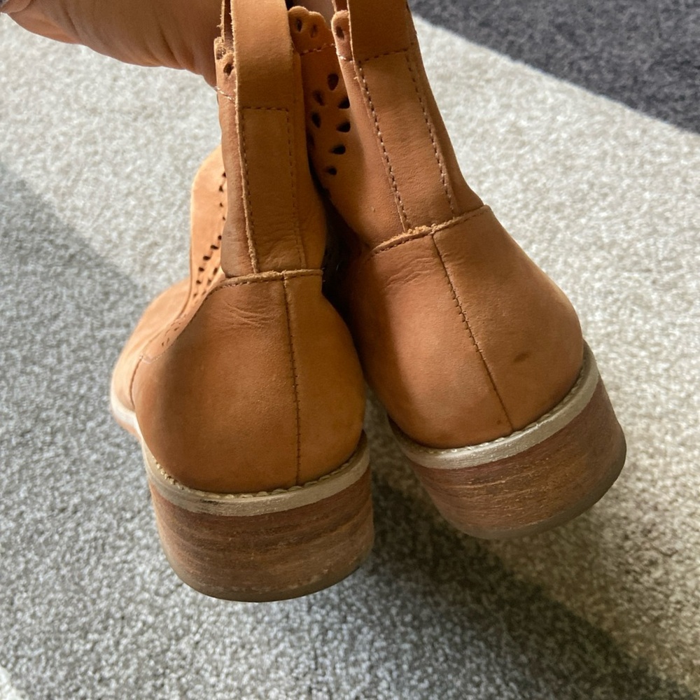 Anthropologie Miss Albright Brown Cut-Out Ankle Booties Size 6B - Picture 8 of 8